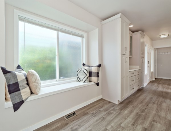 9051 hall1.jpg
